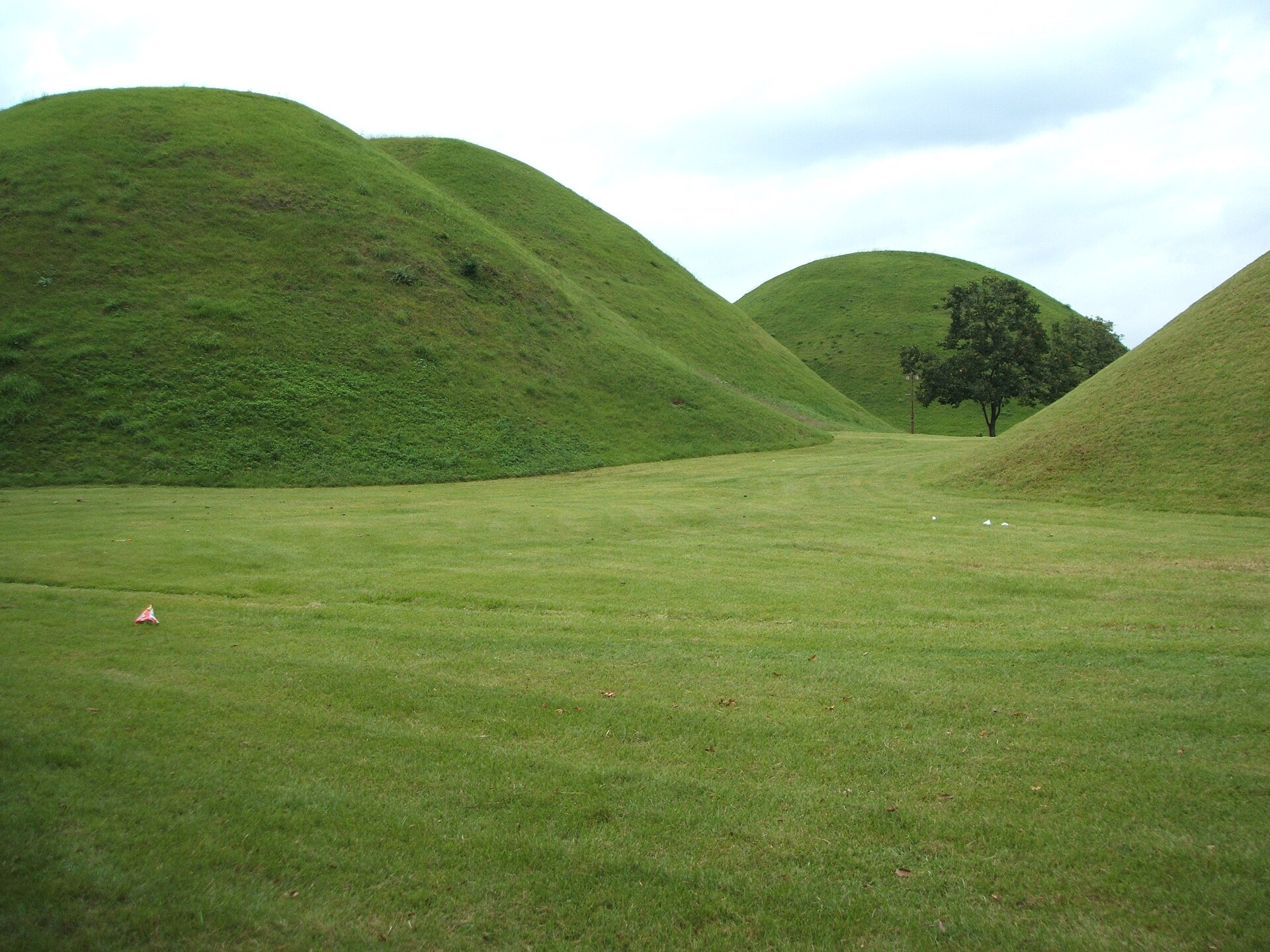 Gyeongju burial mounds tumuli
